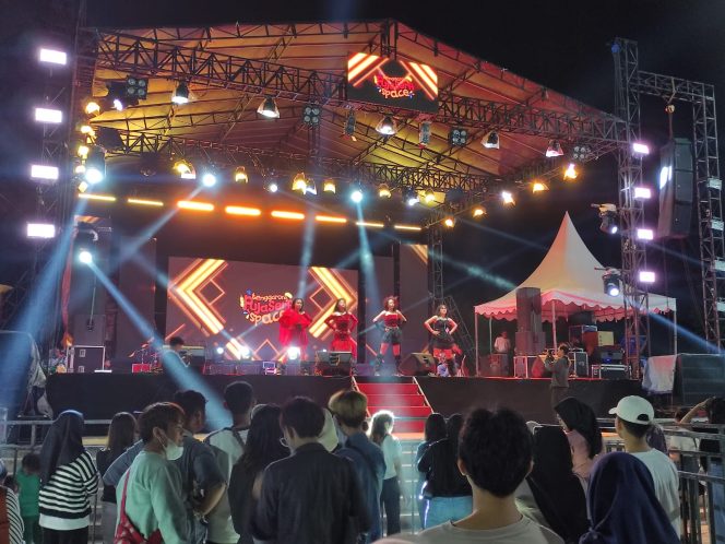 
Teks foto : penampilan salah satu peserta K-Pop dance 