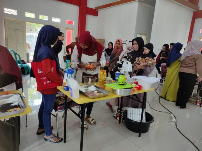 
Teks foto : Suasana pelatihan Tataboga
