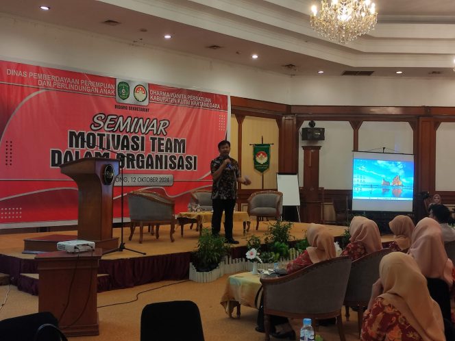 
Sekda Kukar Buka Seminar Motivasi Tim dalam Organisasi Dharma Wanita Persatuan Kabupaten Kukar