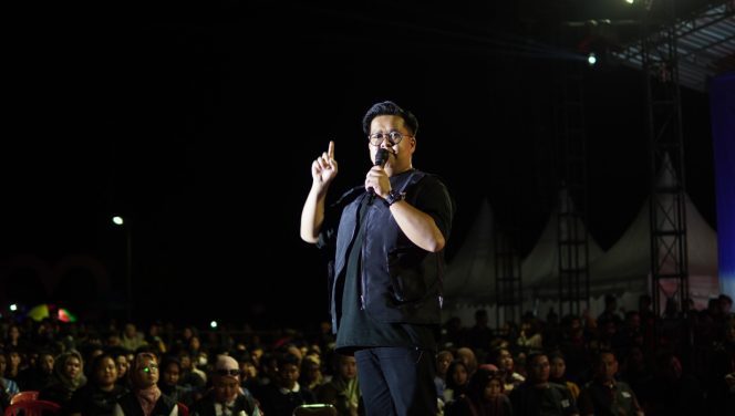 
Temu Tawa Tanya Jawab Bersama Rendi Solihin di Muara Jawa Dihadiri Ribuan Anak Muda