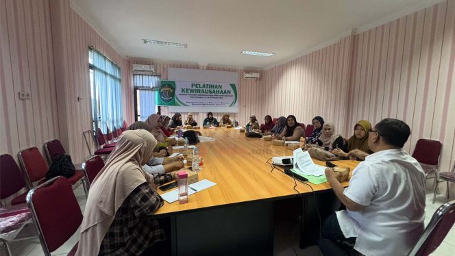 
Distransnaker Kukar Gelar Pelatihan Kewirausahaan, Peserta Antusias Serap Ilmu UMKM