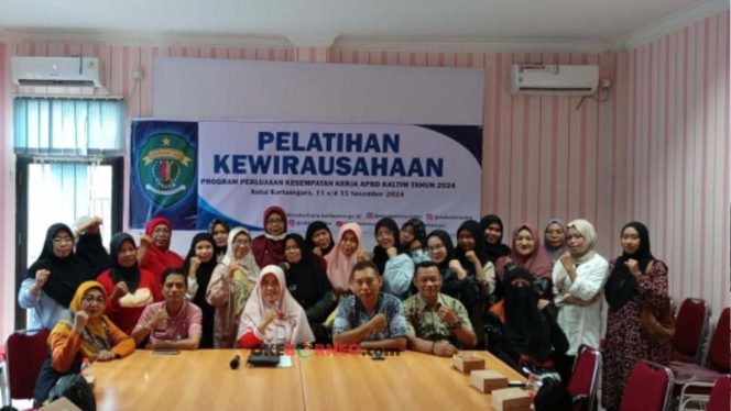 
Distransnaker Kukar Dorong Kemandirian Pelaku Usaha Lewat Pelatihan Kewirausahaan