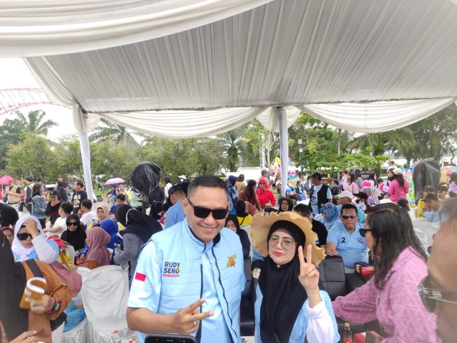 
Seno Aji Sosialisasikan Program Sakti dan Layanan Gratis di Kukar, Targetkan Kemenangan 70 Persen