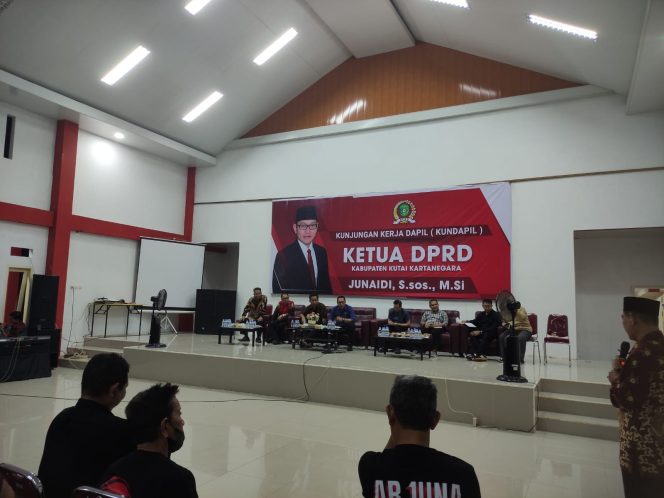
Ketua DPRD Kukar Serap Aspirasi Warga Timbau, Prioritaskan Pembangunan Jalan Lingkungan dan Drainase untuk Cegah Banjir