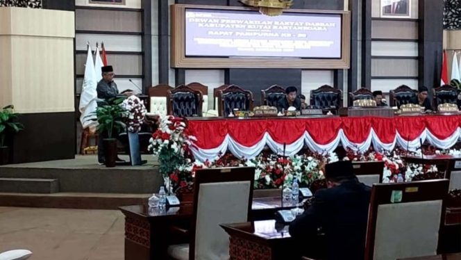 
DPRD Kukar Bahas Pandangan Fraksi terhadap RAPBD 2025, Fokus pada Prioritas Pembangunan Masyarakat