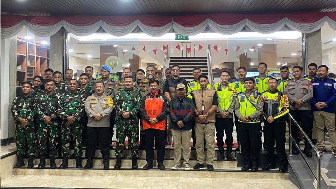 
Patroli Gabungan PAM Siaga Jelang Pilkada Serentak 2024 di Kukar. (Rizka/Okeborneo)