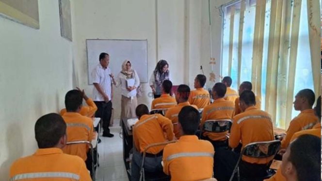 
Distransnaker Kukar Monitoring Pelatihan Mekanik Alat Berat di Balikpapan