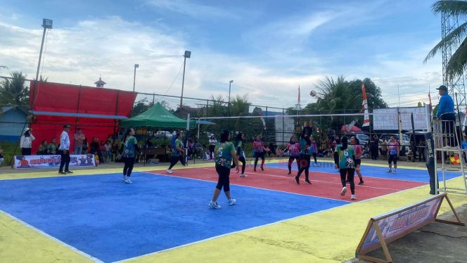 
Turnamen terbuka voli Desa Jembayan, Loa Kulu (Rizka/Okeborneo)