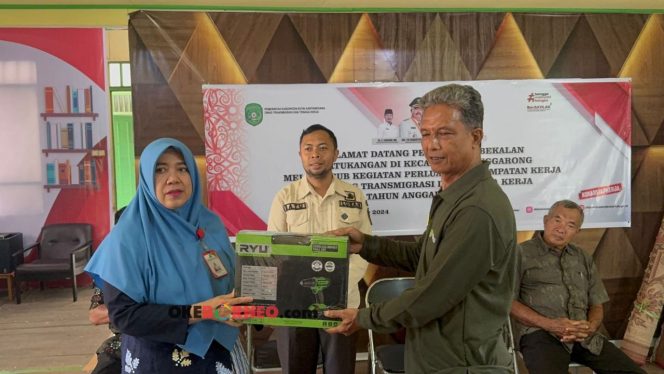 
Distransnaker Kukar Dorong Kemandirian Warga Melalui Pelatihan Pertukangan Mebel