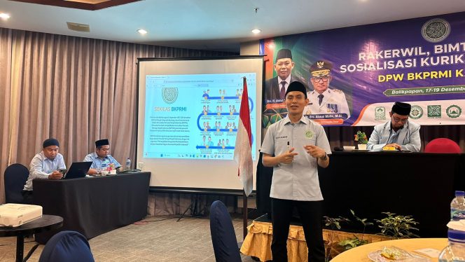 
Ketua Umum DPP BKPRMI Serukan Soliditas dan Gerakan Back to Masjid di Rakerwil Kalimantan Timur