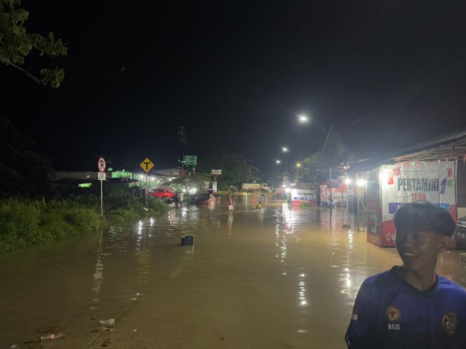 
Jalan AP Mangkunegoro (angga/okeborneo.com) 