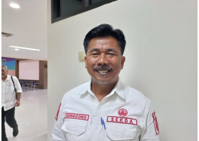 
Teks foto : Sekda Kukar, Sunggono