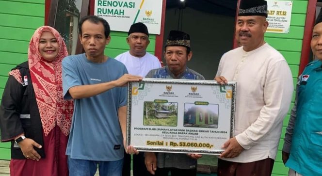 
Serah Terima Program RLHB oleh Bupati Kukar kepada warga Kelurahan Loa Tebu. 