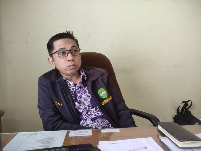 
Teks foto : Kepala Bidang Pengadaan, Pemberhentian, dan Informasi ASN BKPSDM Kukar, Ronny Fatinasahrani (angga/okeborneo.com) 