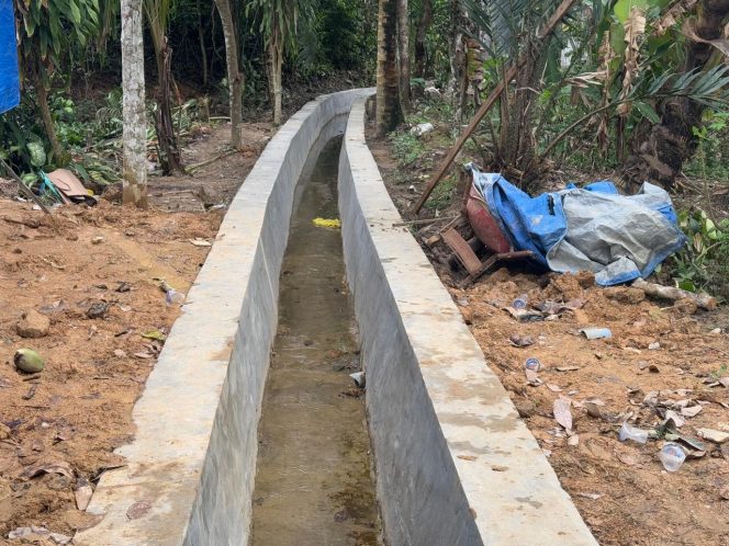 
Teks foto : Drainasi Kelurahan Maluhu (Angga/okeborneo.com) 