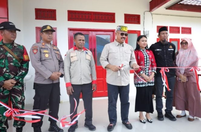 
Teks foto : Pemotongan pita oleh Bupati Kukar (istimewa) 