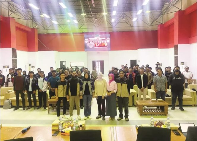 
TEKS FOTO : Foto bersama LKBB Kaltim yang diselenggarakan oleh Dispora Kukar 