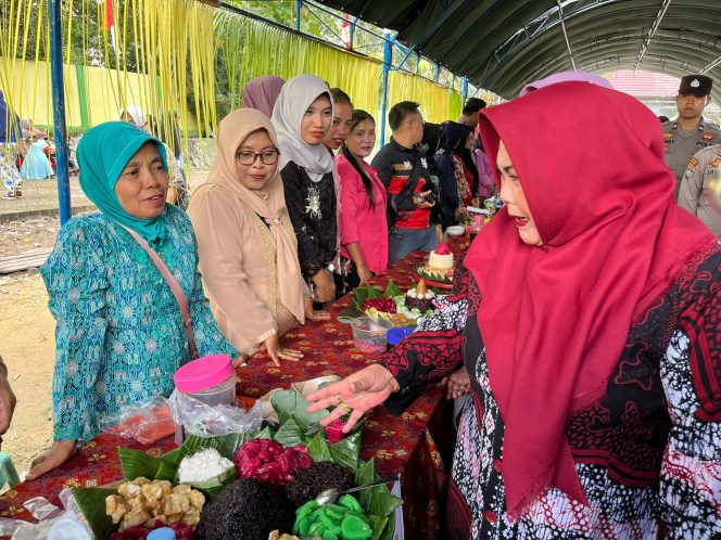 
Teks foto : Festival Cenil di Desa Kota Bangun III 