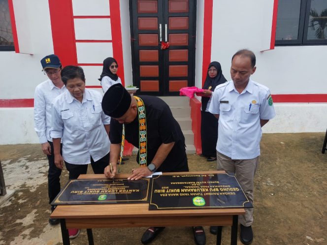 
Bupati Kukar Resmikan Kantor Lurah Bukit Biru Dorong Semangat Kerja dan Pelayanan Berkualitas