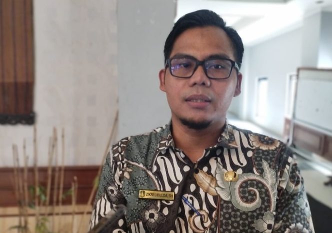
Teks foto : Kabid Pengembangan Ekonomi Kreatif Dispar Kukar, Zikri Umulda 