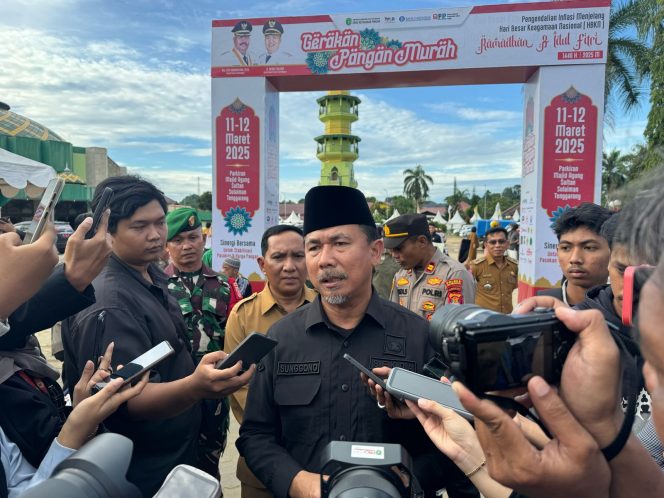 
Pemkab Kukar Pastikan Minyak Goreng Kemasan Sesuai Takaran dan HET