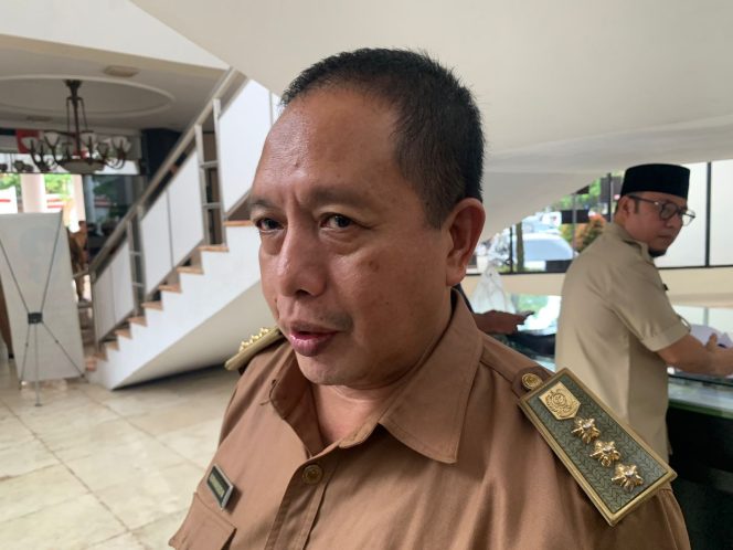 
Camat Samboja Barat, Burhanuddin