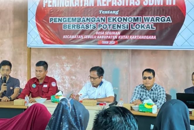 
Pengurus RT di Desa Segihan Dibekali Pelatihan untuk Gali Potensi Ekonomi Warga