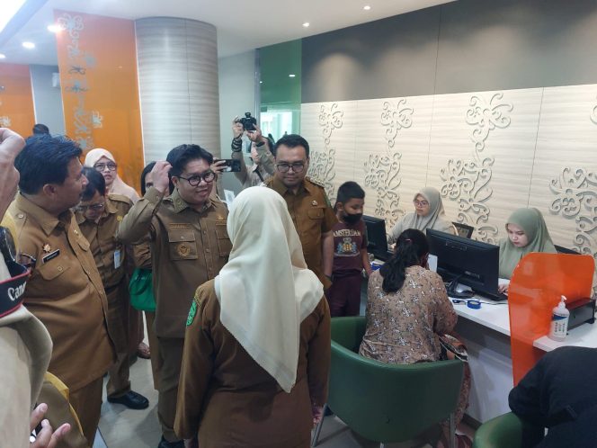 
Bupati Kukar Tinjau RSUD AM Parikesit: Kukar Jadi Daerah Pertama Miliki Layanan Penanganan Kanker