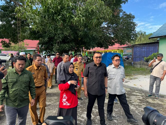 
Bupati Kukar Tinjau Internet Gratis di Desa Sungai Bawang, Siap Diperluas ke Desa Lain