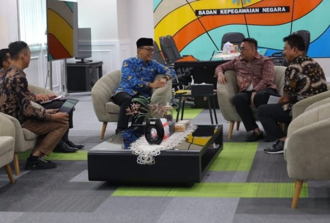 
Pemkab Kukar Dorong Pengangkatan 481 THL Jadi PPPK, Bupati Temui Kepala BKN