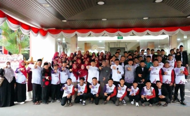 
Kafilah MTQ Kukar Resmi Diberangkatkan, Bupati Aulia Beri Semangat dan Pesan Hangat