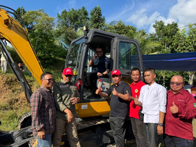 
Terima Bantuan Alsintan, Kelurahan Jahab Sambut Gembira Bantuan yang Telah Lama Dinanti