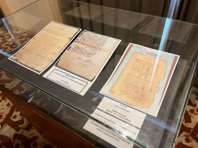 
Diarpus Kukar Edukasi Masyarakat: Naskah Kuno Tak Diambil, Tapi Dilestarikan