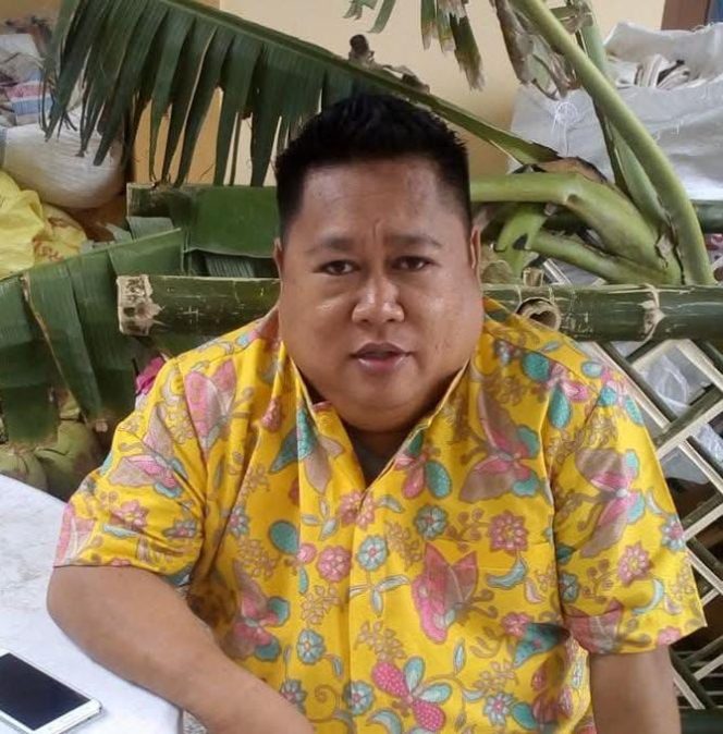 
Gotong Royong Perbaiki Jalan di Bone, H. Abu Tunaikan Nazar Sejak Lama