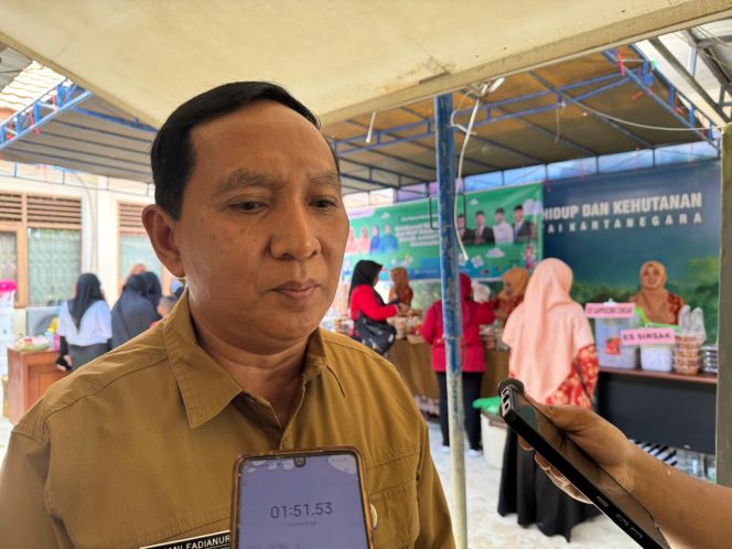 
Asisten II Setkab Kukar Ahyani mengapresiasi deklarasi PKK pengelolaan sampah yang menekankan peran rumah tangga, Selasa (30/9/2025). (Angga/okeborneo.com)