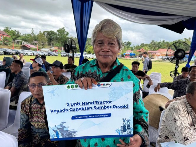 
Gapoktan Rapak Lambur Syukuri Bantuan Handtraktor, Harap Tambahan Combine Harvester