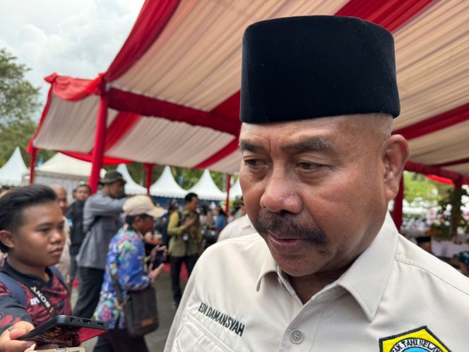 
Ketua KTNA Kukar Edi Damansyah memberi keterangan terkait agenda lanjutan Rembuk Utama dan Expo KTNA Nasional 2025 yang akan digelar di IKN, Sabtu (20/9/2025). (Angga/okeborneo.com)