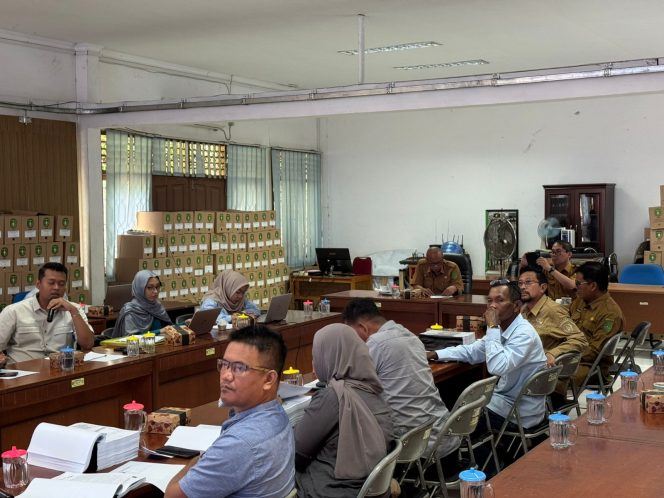 
Suasana rapat penyusunan AMDAL Kawasan Industri Mahakam di Kantor DLHK Kukar. (Angga/okeborneo.com)