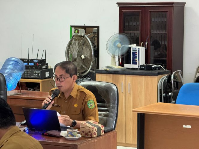 
Kabid Tata Lingkungan DLHK Kukar, Yudiarta, menegaskan pentingnya pemetaan akurat dalam penyusunan AMDAL Kawasan Industri Mahakam. (Angga/okeborneo.com)