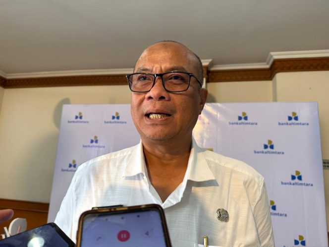 
Kepala DLHK Kutai Kartanegara Slamet Hadiraharjo memberikan keterangan terkait pengawasan Amdal perusahaan di Kukar. (Angga/okeborneo.com)