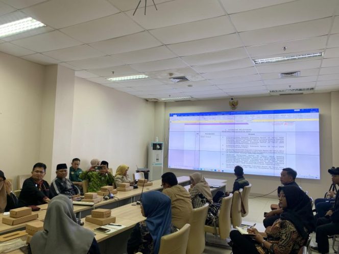 
Forum konsultasi publik penyempurnaan Standar Pelayanan Disdukcapil Kukar tahun 2025. (Angga/okeborneo.com)