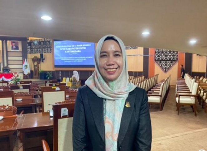 
Ketua Komisi III DPRD Kutai Kartanegara Farida. (Angga/okeborneo.com)