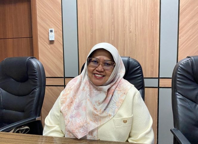 
Anggota DPRD Kutai Kartanegara Hj. Fatlon Nisa mengajak generasi muda memperkuat karakter dan nasionalisme pada momentum HUT ke-64 Pramuka. (Angga/okeborneo.com)