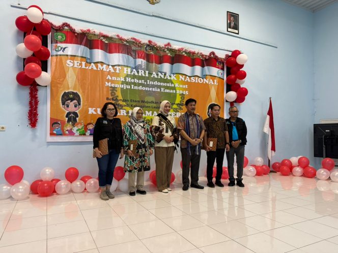 
Foto Bersama Bunda PAUD, Sekda Kukar dan jajaran DP3A Kukar (Angga/okeborneo.com) 