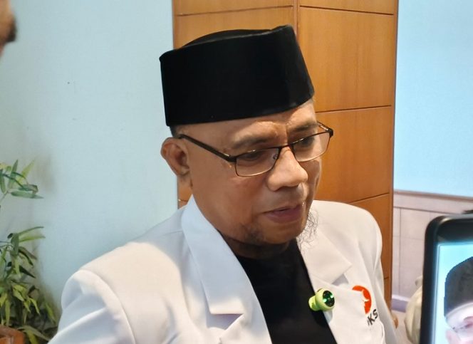 
Anggota Komisi I DPRD Kukar, M. Hidayat, menegaskan pentingnya penguatan SDM pesisir agar warga lokal siap bersaing di dunia industri. (Angga/okeborneo.com)