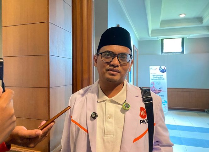 
Anggota DPRD Kukar, Muhammad Idham, menyoroti keterbatasan anggaran Pemkab Kukar yang membuat banyak aspirasi masyarakat tertunda realisasi. (Angga/okeborneo.com)