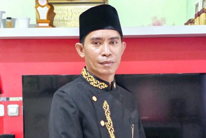 
Wakil Ketua II DPRD Kukar, Junadi, menyampaikan pesan Sumpah Pemuda untuk generasi muda Kukar. (Angga/okeborneo.com)