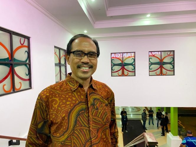 
Kepala Distanak Kukar Muhammad Taufik menegaskan komitmen Pemkab dalam mengembangkan peternakan sapi lokal untuk memenuhi kebutuhan daging daerah. (Angga/okeborneo.com)