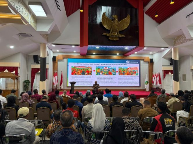 
Pelatihan peningkatan kapasitas pengurus Koperasi Merah Putih berlangsung di Pendopo Odah Etam. (Angga/okeborneo.com)
