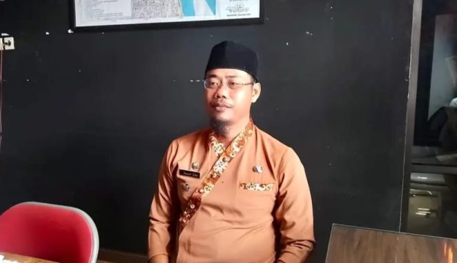 
Lurah Sukarame, Muhammad Zulkifli, saat memaparkan rencana pembentukan Bank Sampah Bugenvil yang akan dikelola secara partisipatif oleh warga. (Angga/okeborneo.com)